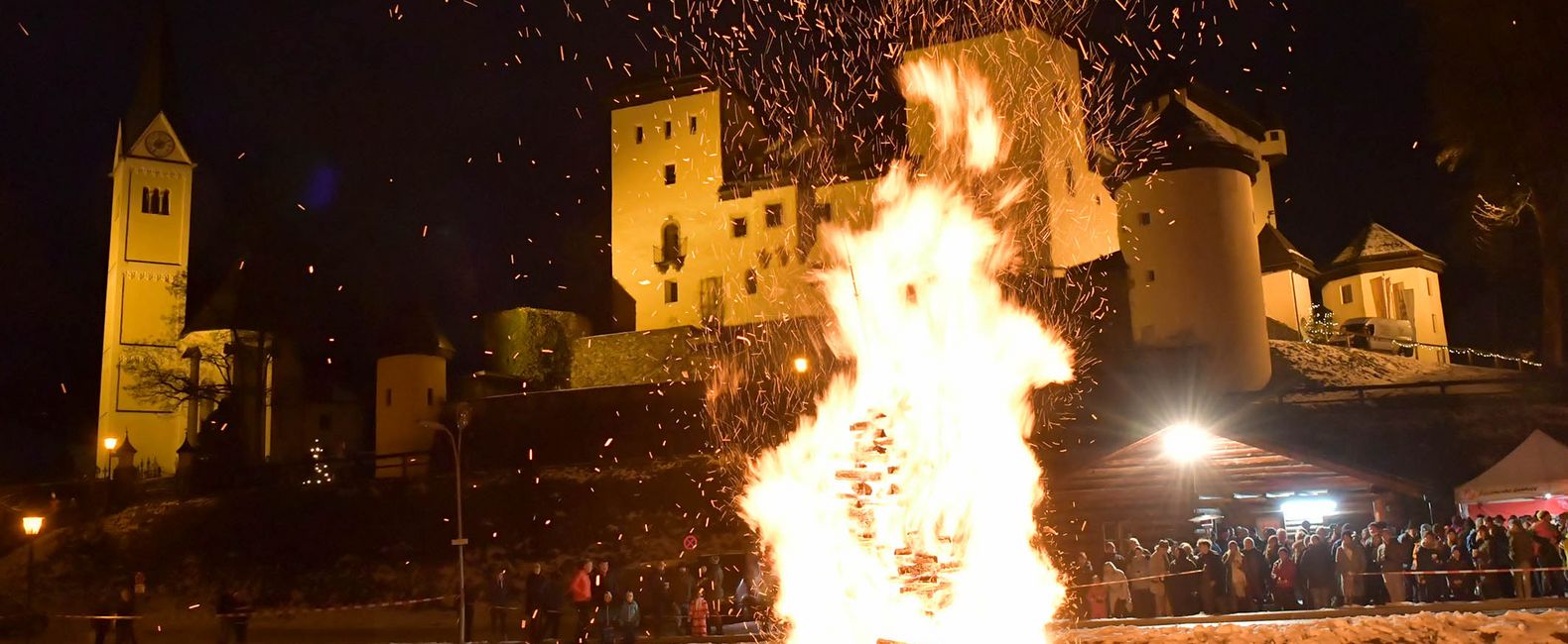 Wintersonnwendfeuer Salzburg Austria @fotohech